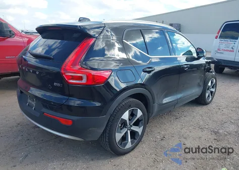 2025 Volvo Xc40 B5 Core Bright Theme z USA, uszkodzony, nr VIN YV4L12UJ4S2608309